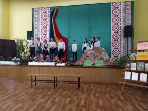 Activitate literar-artistică cu genericul:”Mihail Sadoveanu- o conştiinţă eternă a neamului românesc”