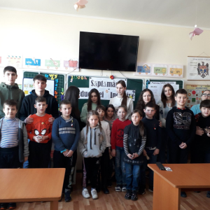 Un mărțișor -talisman la pieptul primăverii.Un pas spre natură”
